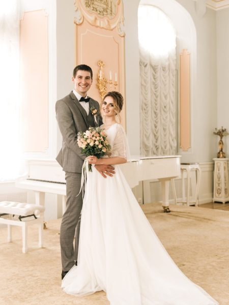 Beautiful,Elegant,Couple,Of,Newlyweds,In,Love,In,A,Luxurious